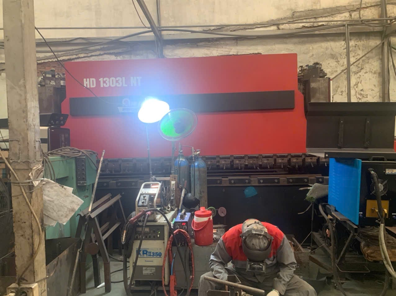 Bending machine 1